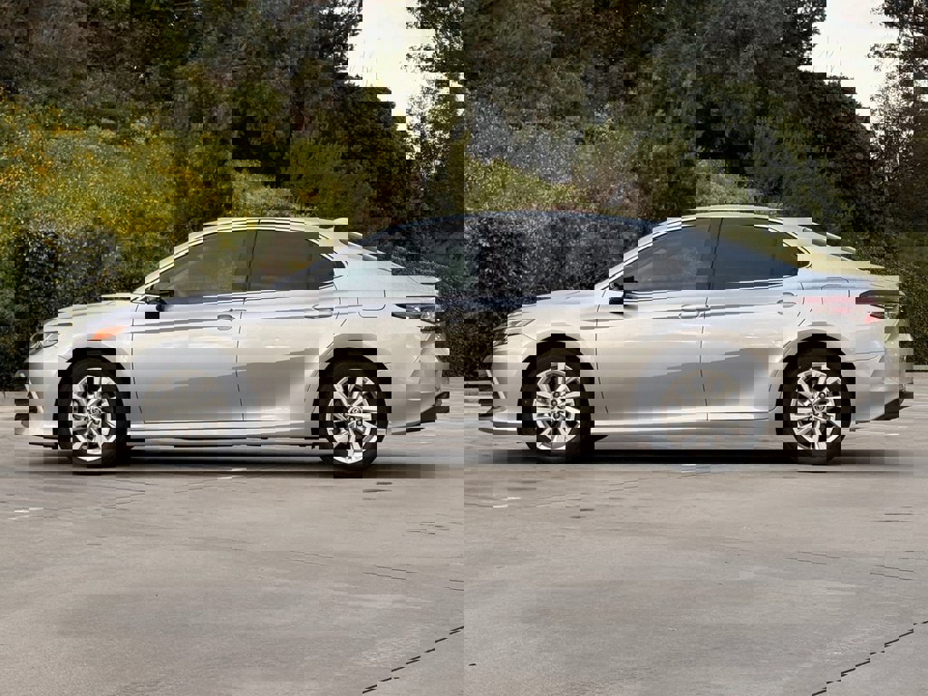 Used 2023 Toyota Camry LE image 6