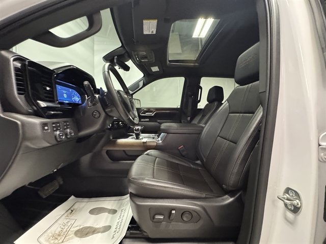 Used 2025 Chevrolet Silverado 1500 High Country w/ Technology Package AWD/4WD image 19
