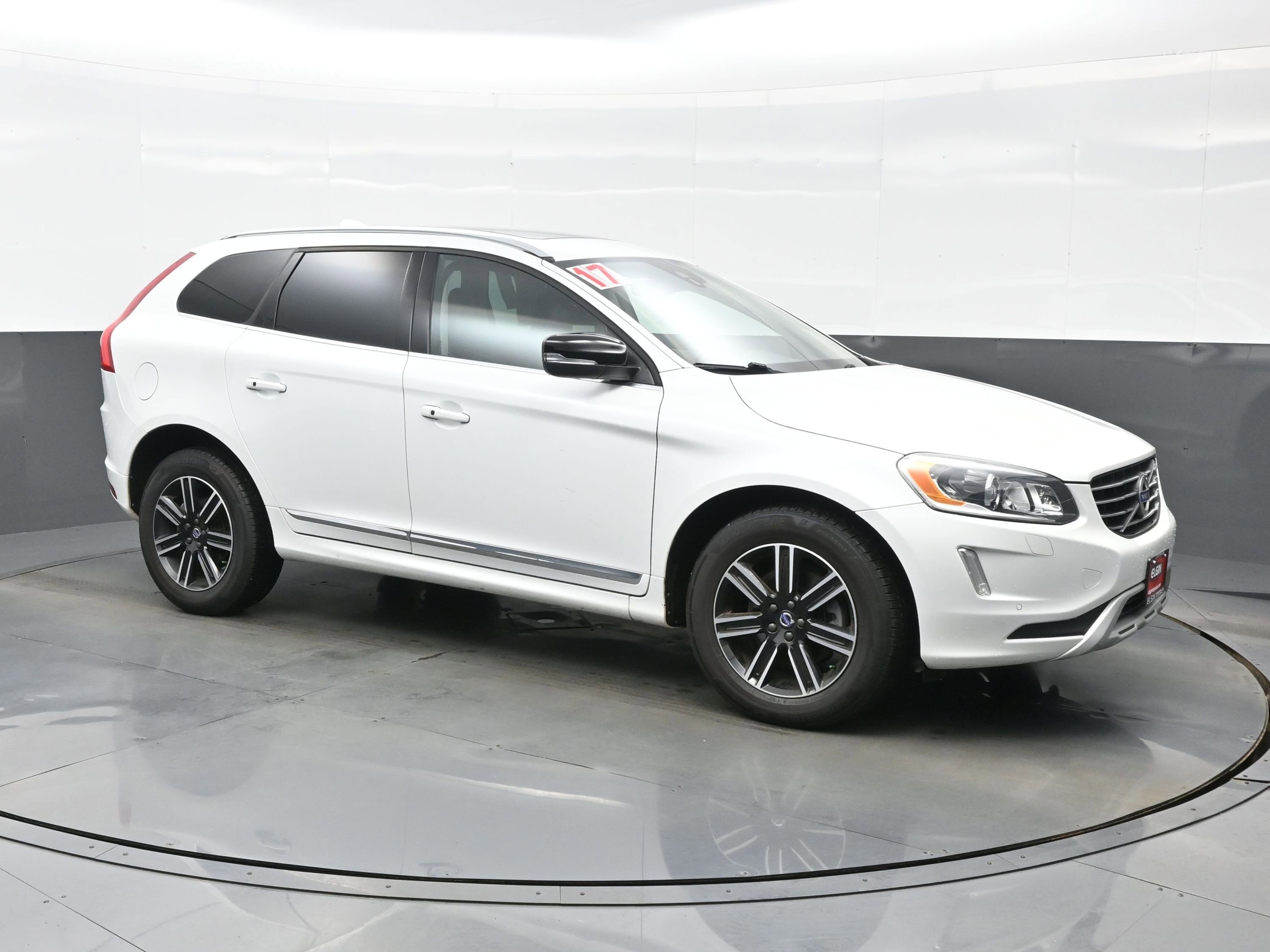 Used 2017 Volvo XC60 T5 Dynamic w/ Preferred Option Package image 8