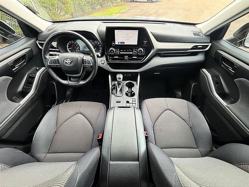 Used 2023 Toyota Highlander LE FWD image 10