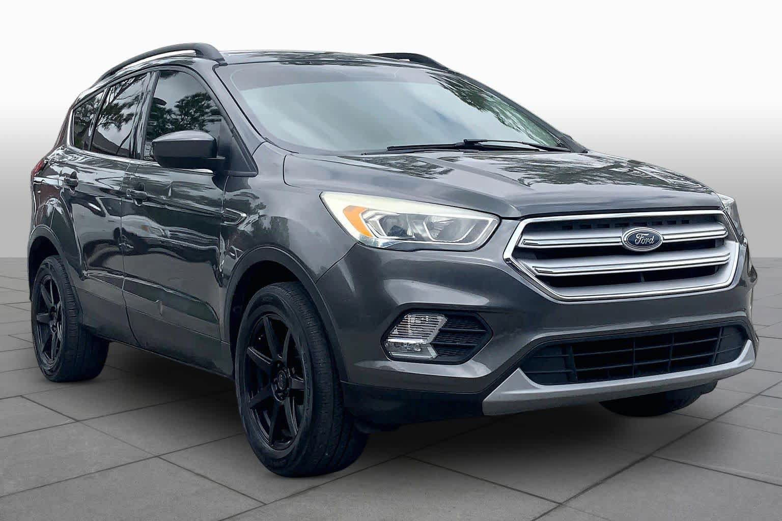 Used 2019 Ford Escape SEL image 3