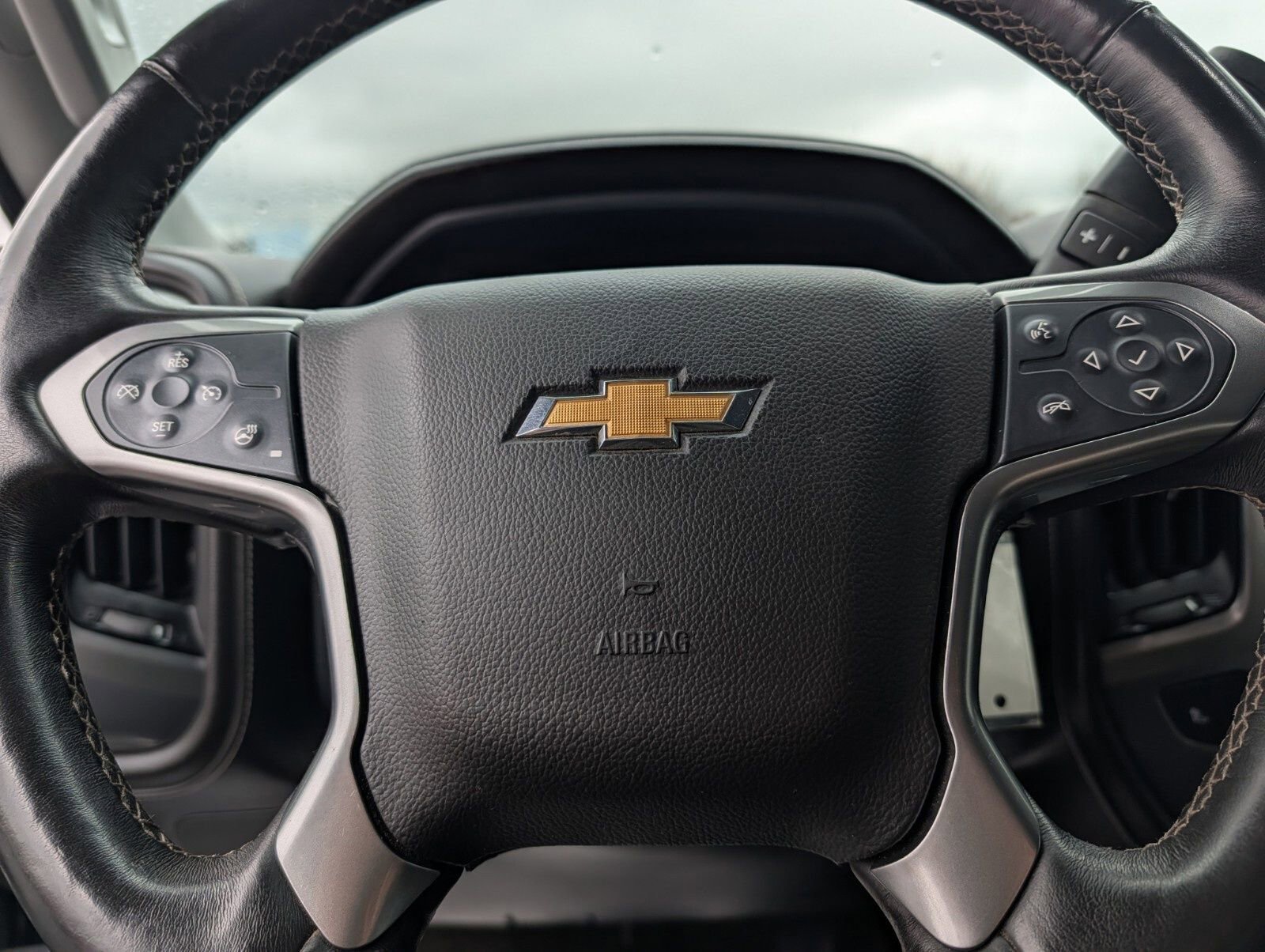 Used 2015 Chevrolet Silverado 2500 LTZ w/ LTZ Plus Package image 32