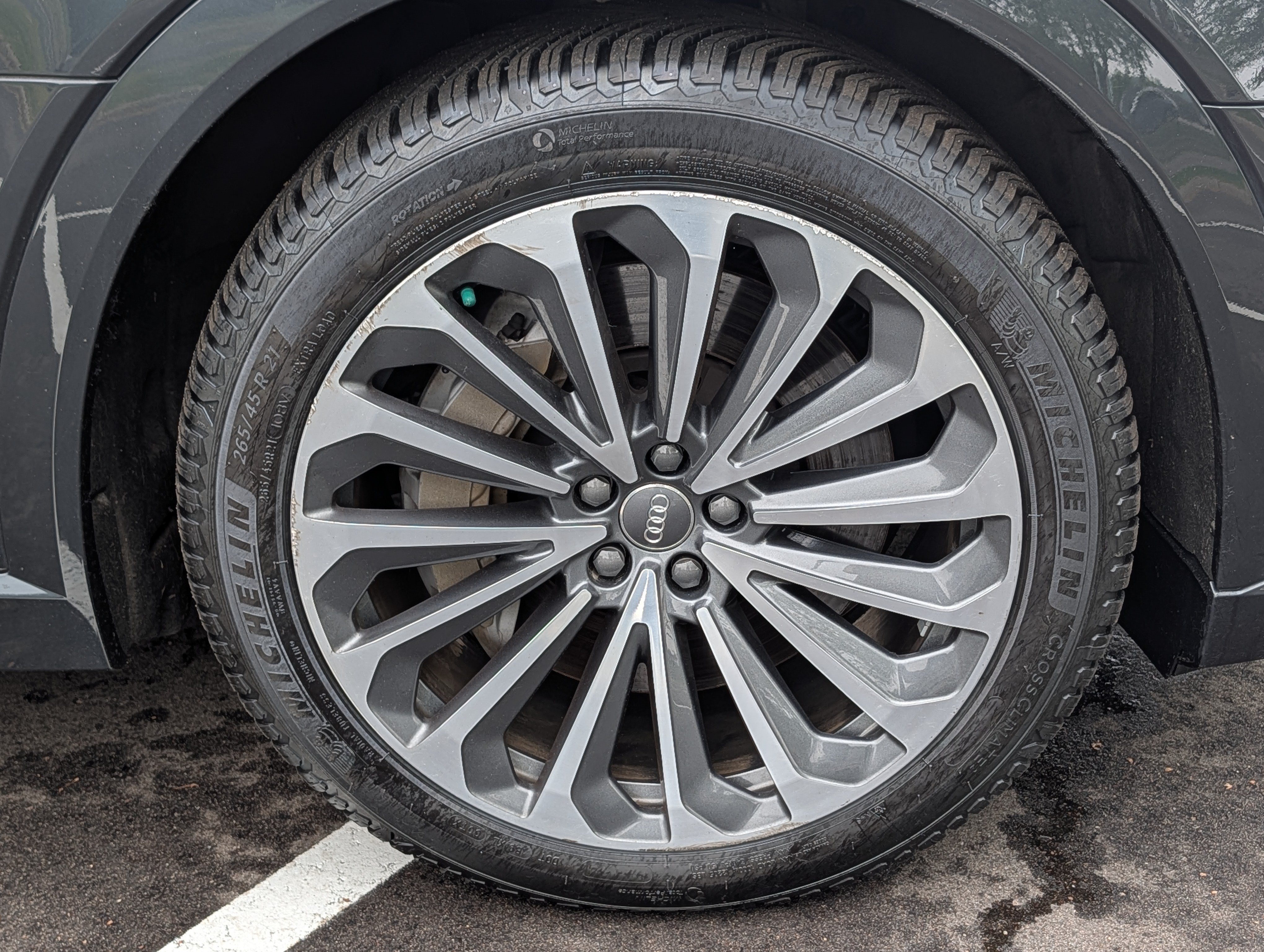 Used 2019 Audi e-tron Prestige w/ Prestige Package AWD/4WD image 15