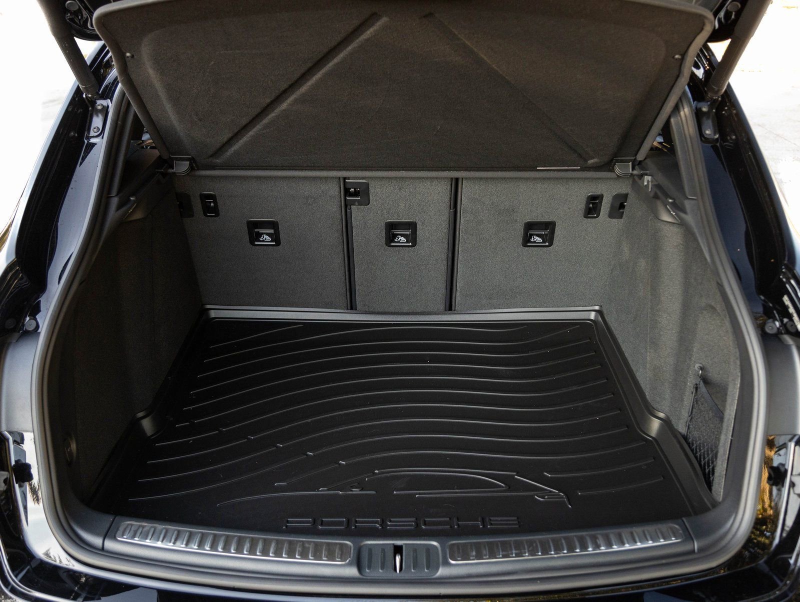 Certified 2026 Porsche Macan image 30