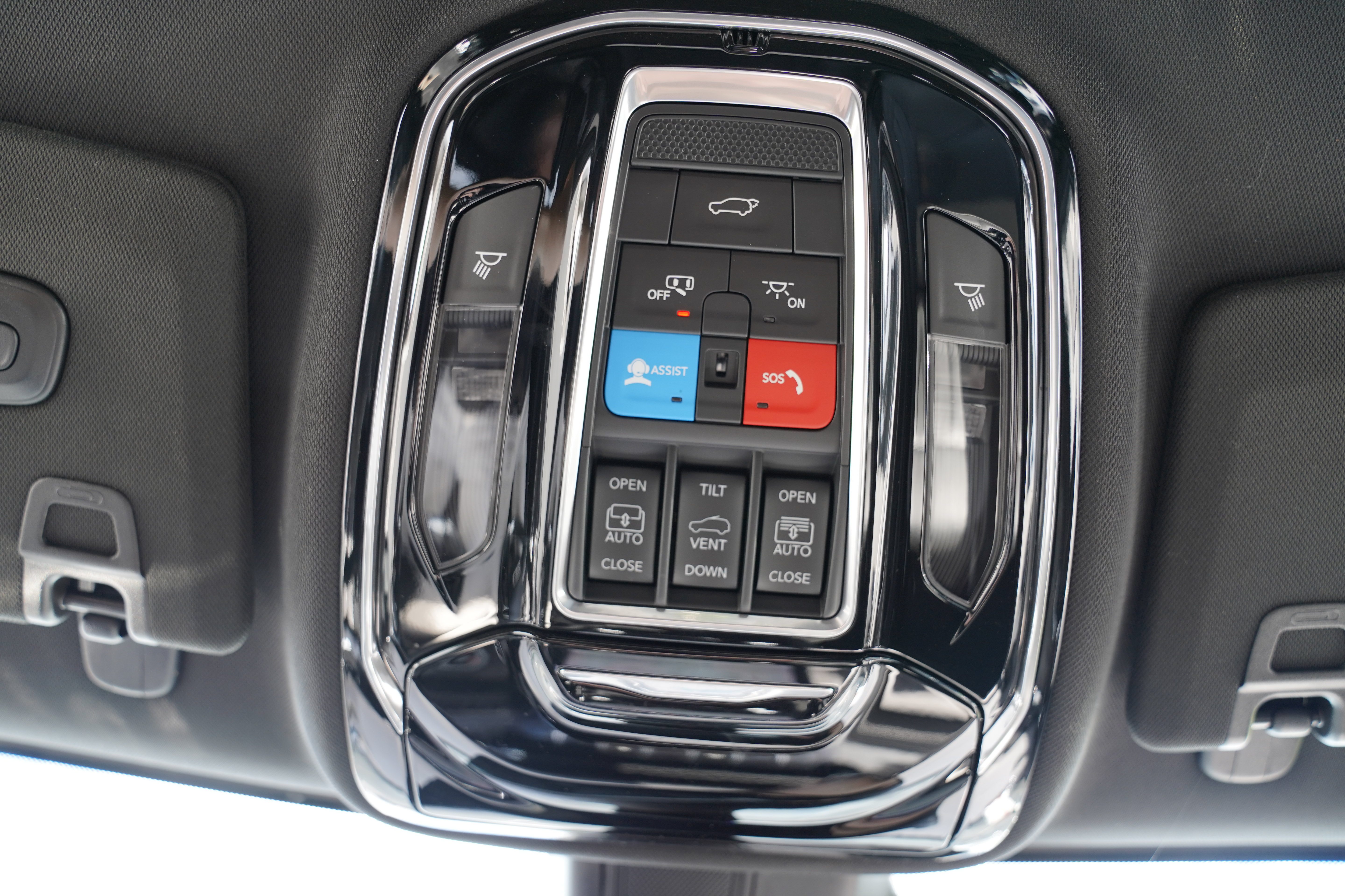 Certified 2023 Jeep Grand Cherokee Overland w/ Luxury Tech Group IV AWD/4WD image 31