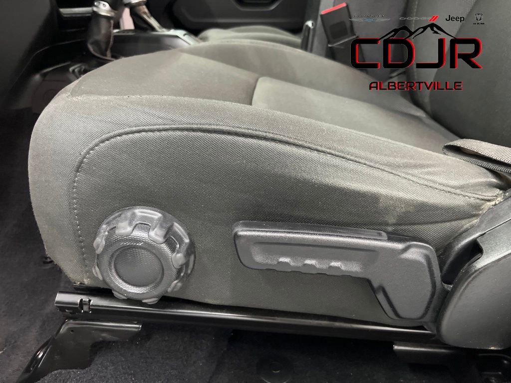 Used 2020 Jeep Wrangler Unlimited Sahara image 29