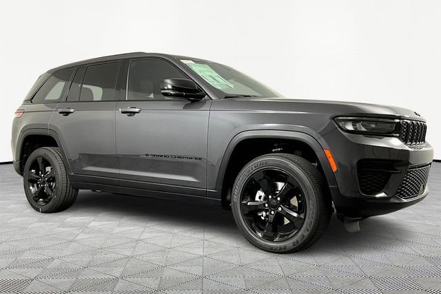 New 2025 Jeep Grand Cherokee Altitude image 3