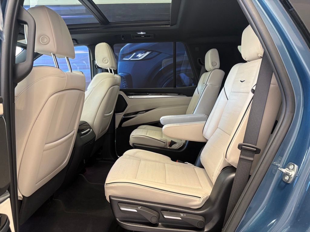 Used 2025 Cadillac Escalade Sport w/ LPO, ONYX Package AWD/4WD image 18