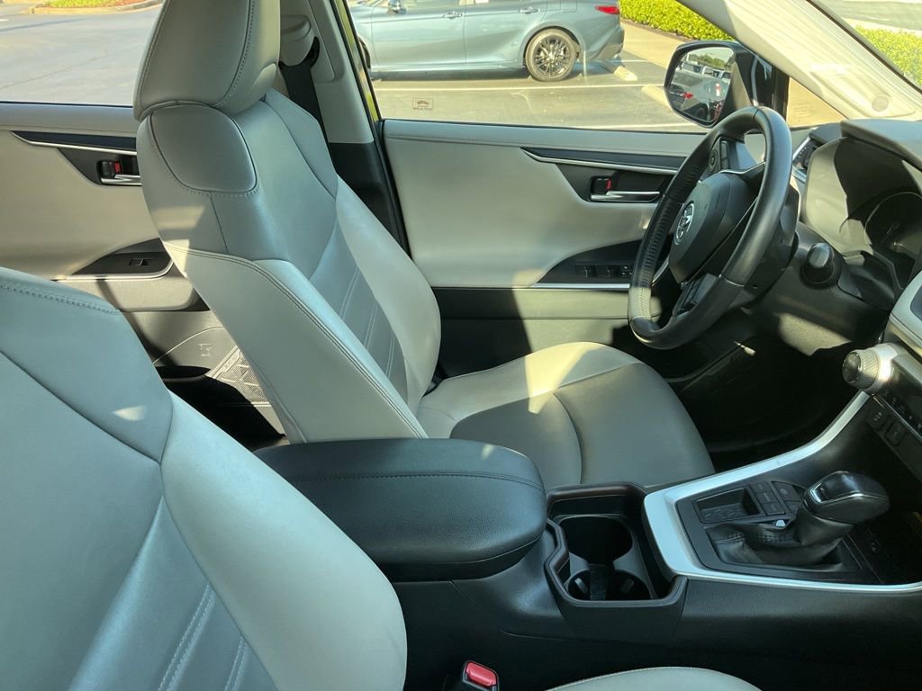 Used 2019 Toyota RAV4 Limited w/ Advanced Technology Package FWD image 4