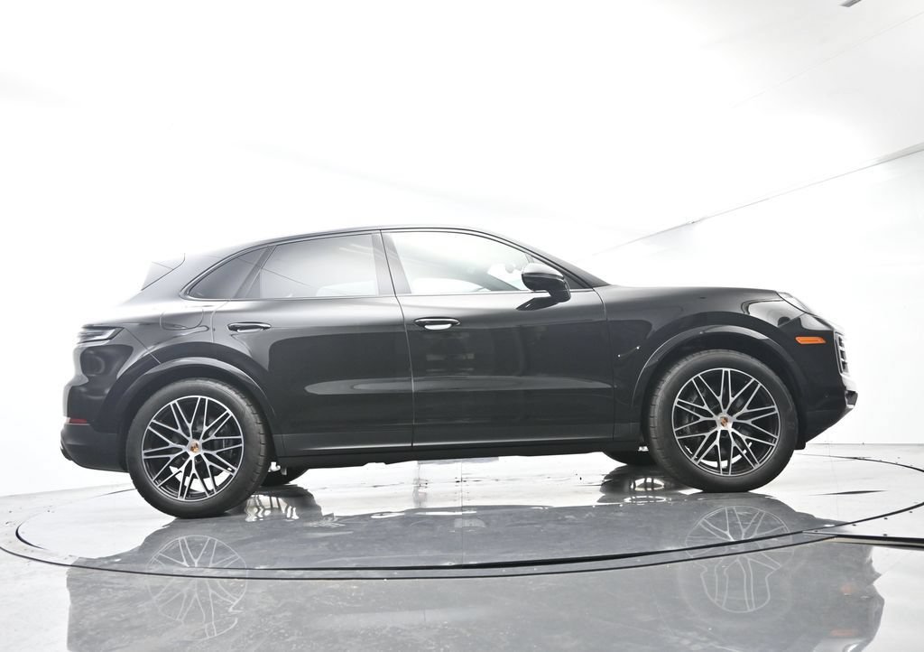 Certified 2025 Porsche Cayenne AWD/4WD image 53