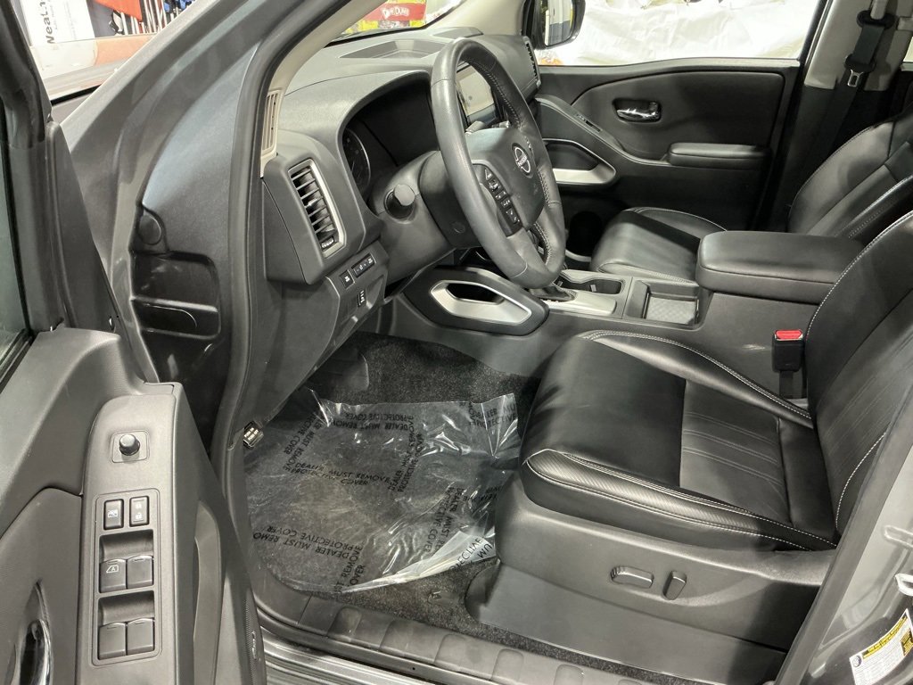 Used 2024 Nissan Frontier SL image 3