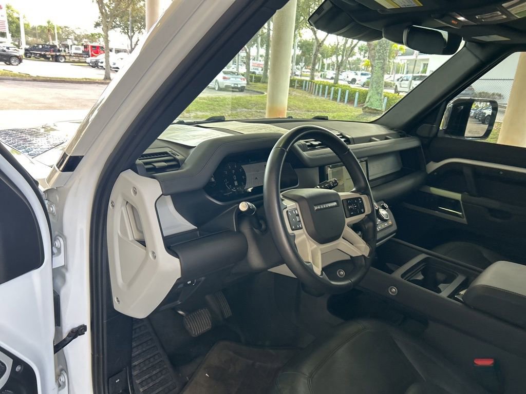 Used 2024 Land Rover Defender 110 S image 6