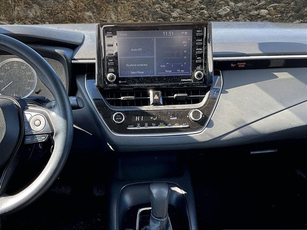 Used 2022 Toyota Corolla LE image 6