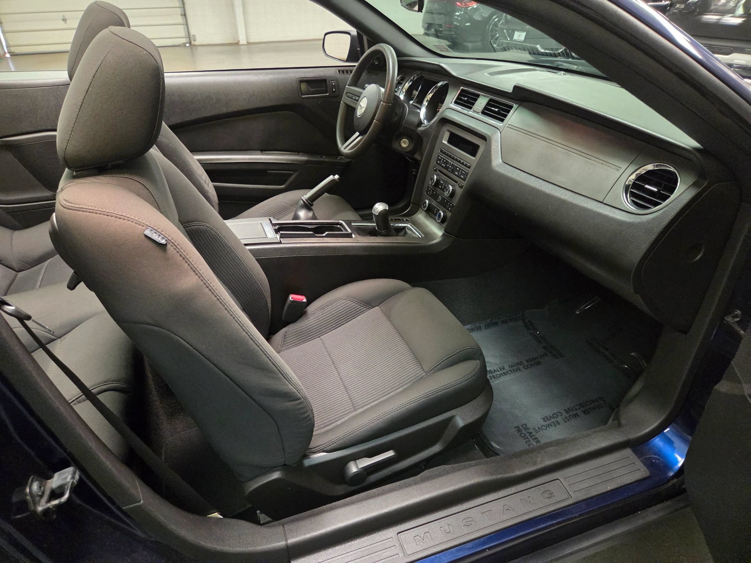 Used 2010 Ford Mustang Convertible RWD image 33