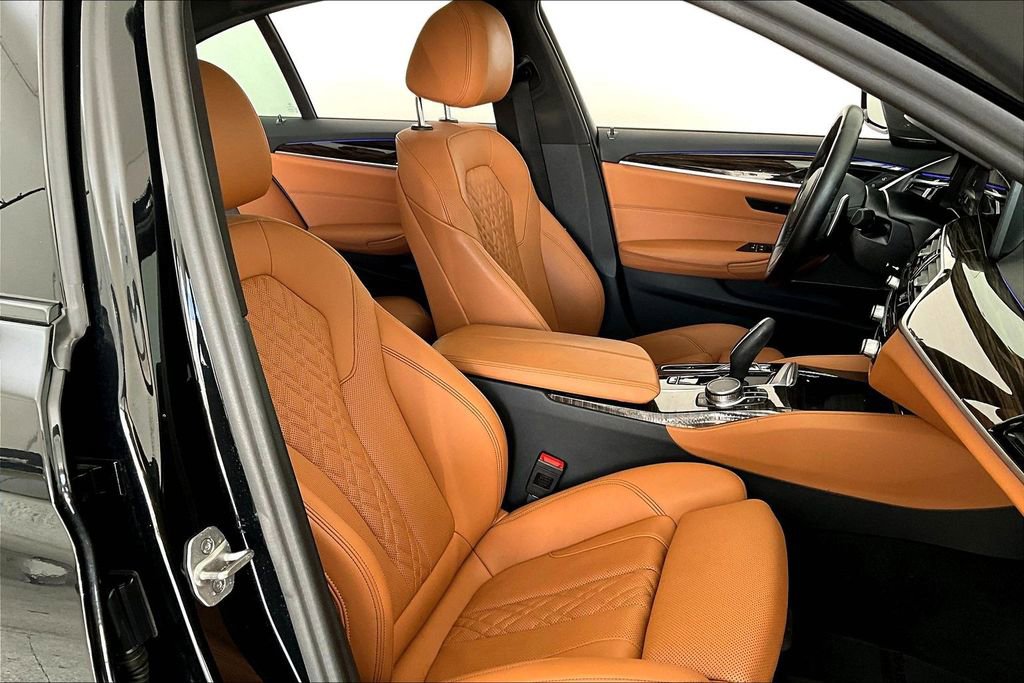 Used 2023 BMW 540i w/ M Sport Package image 10
