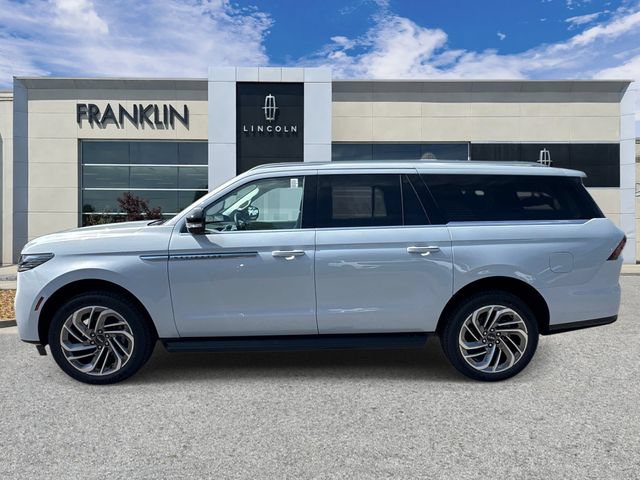 New 2026 Lincoln Navigator L Premier AWD/4WD image 4
