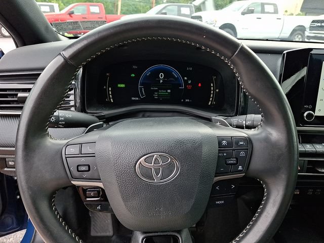 Used 2025 Toyota Camry SE FWD image 19