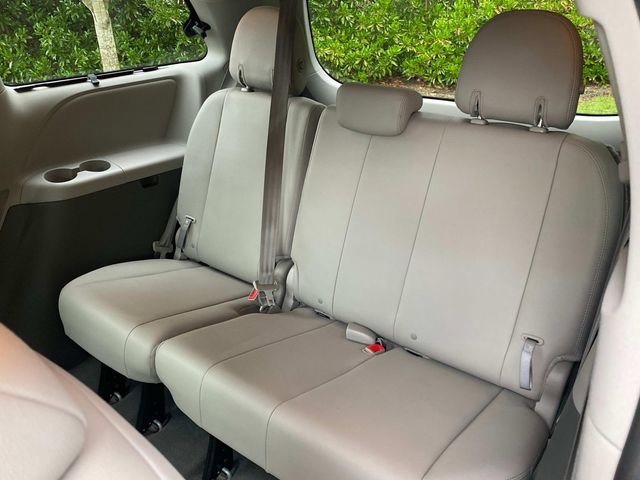 Used 2020 Toyota Sienna XLE w/ XLE Navigation Package AWD/4WD image 10