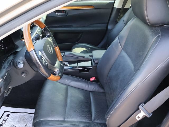 Used 2015 Lexus ES 300h w/ Navigation System Package FWD image 16