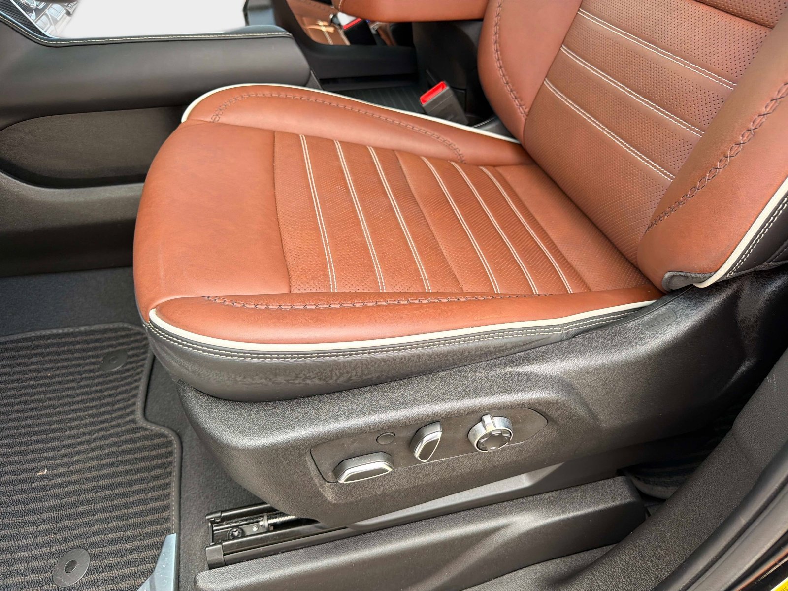 Used 2023 GMC Yukon Denali Ultimate image 20