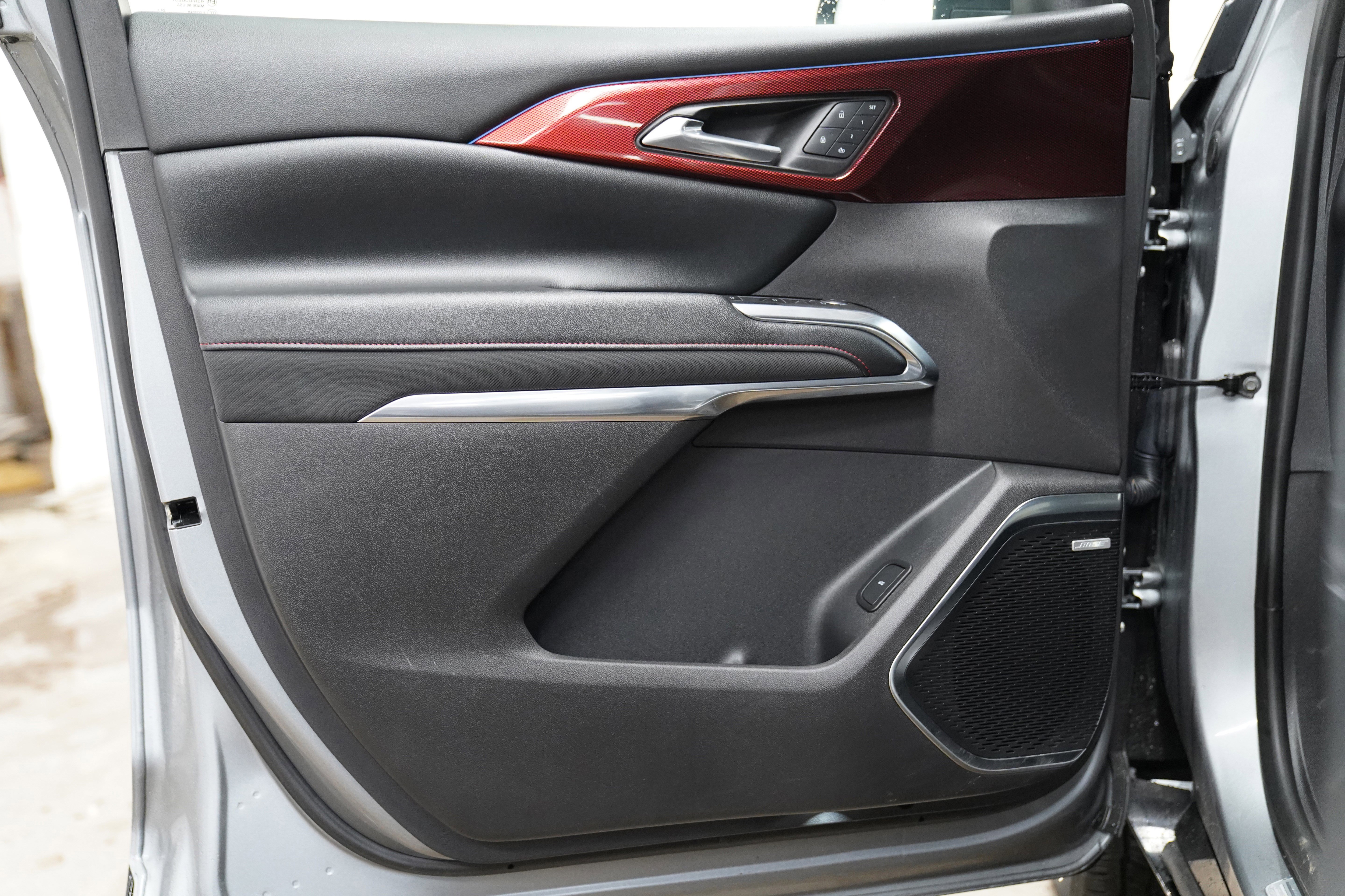 Used 2025 Chevrolet Traverse RS image 21