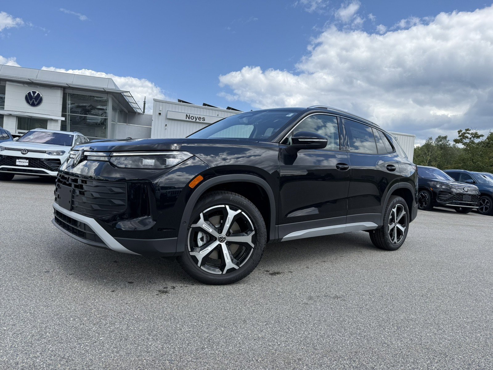 New 2025 Volkswagen Tiguan SE