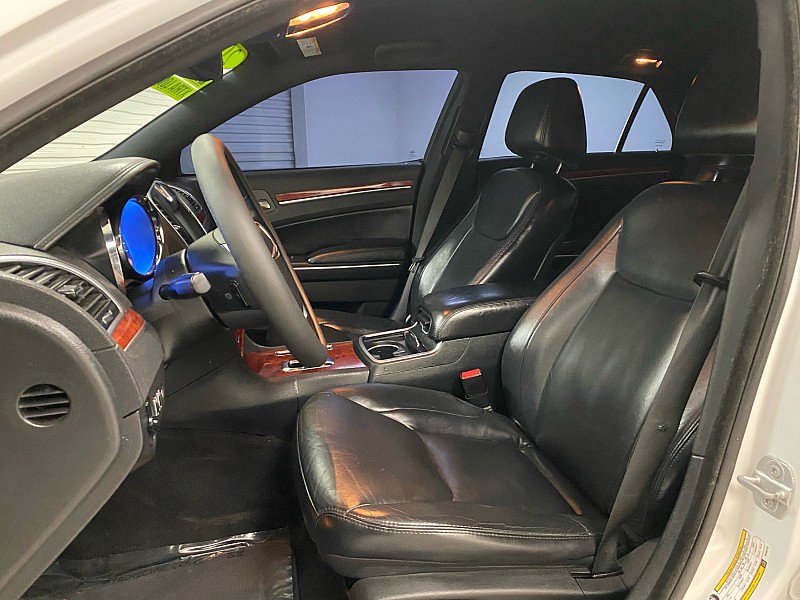 Used 2013 Chrysler 300 image 10