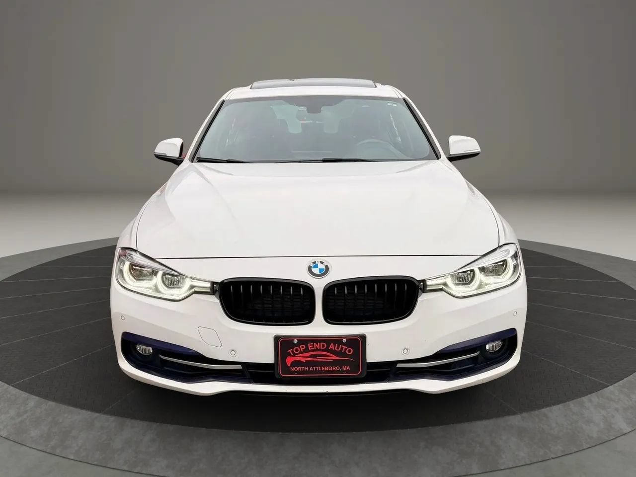 Used 2017 BMW 330i xDrive Sedan AWD/4WD image 2