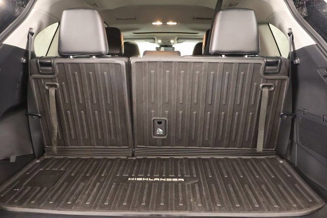 Used 2021 Toyota Highlander XLE AWD/4WD image 27