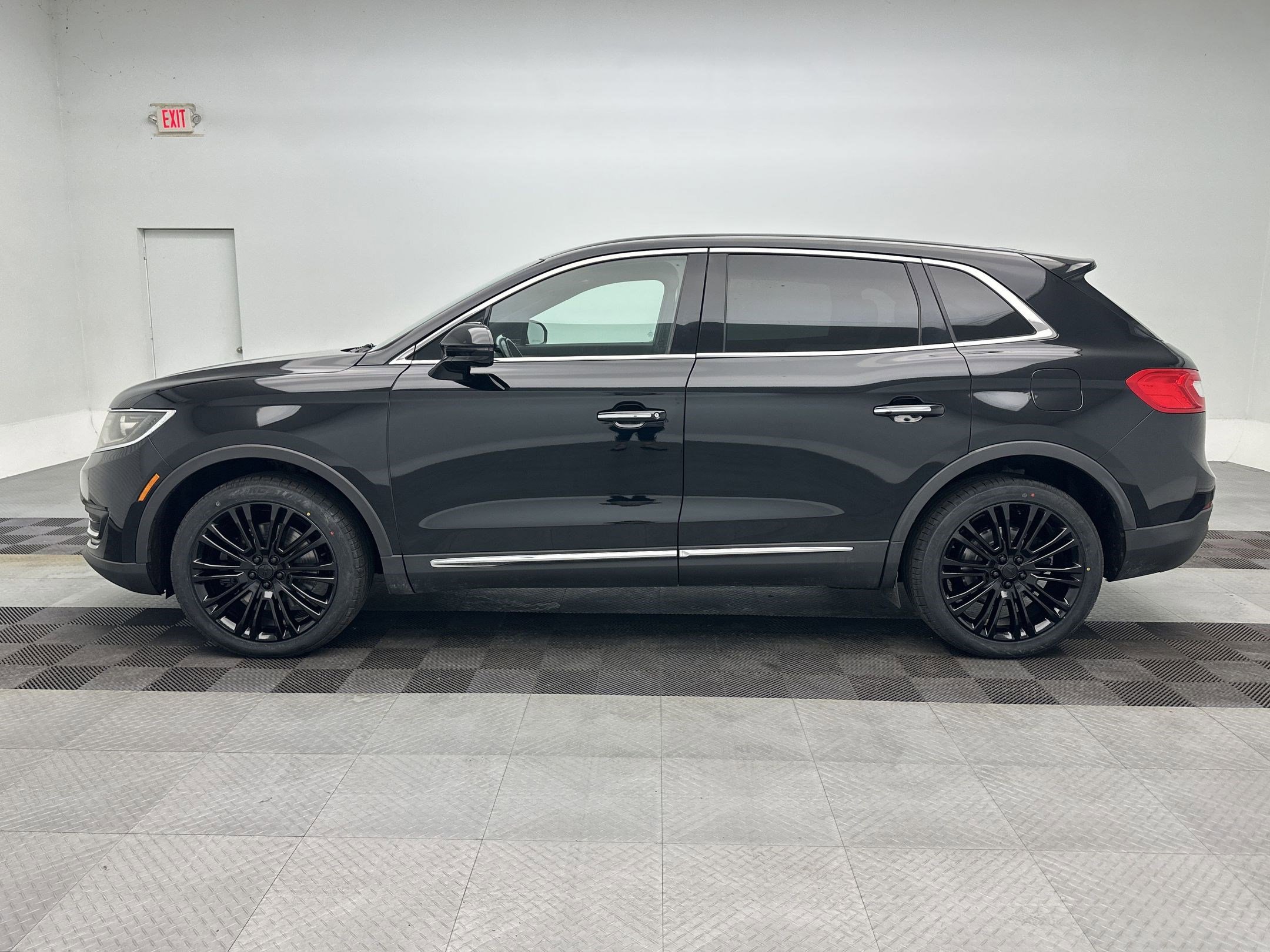 Used 2018 Lincoln MKX Reserve w/ Lincoln MKX Climate Package AWD/4WD image 2