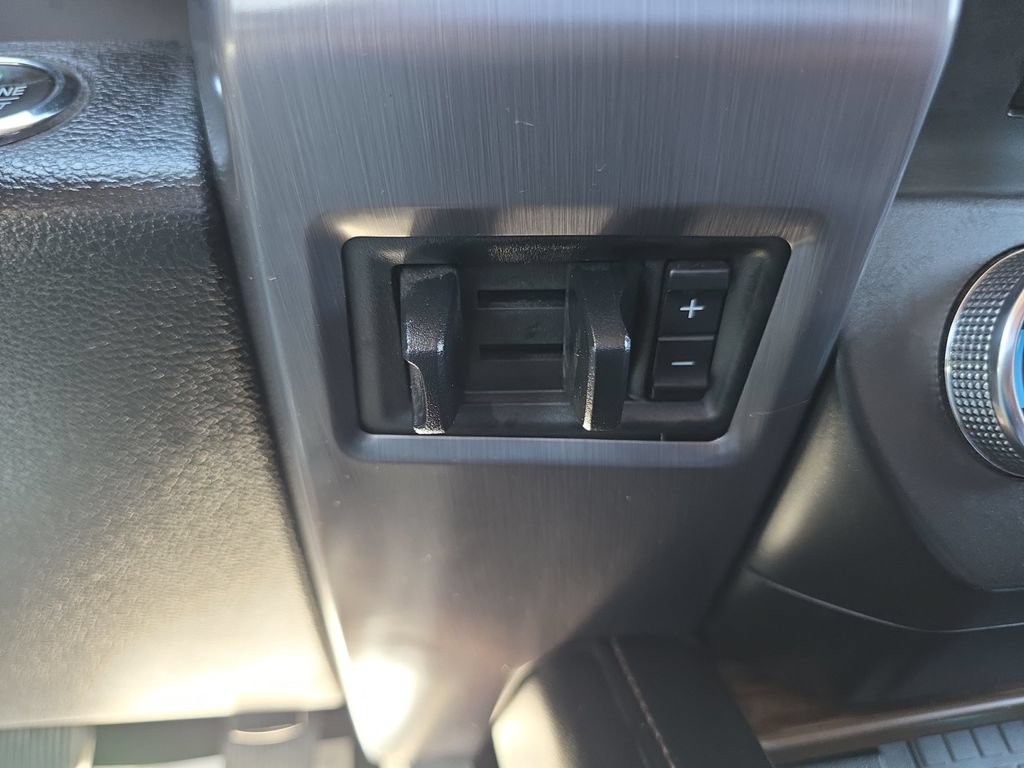 Used 2018 Ford Expedition Platinum AWD/4WD image 23