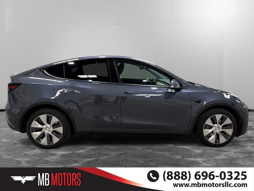 Used 2022 Tesla Model Y Long Range image 2