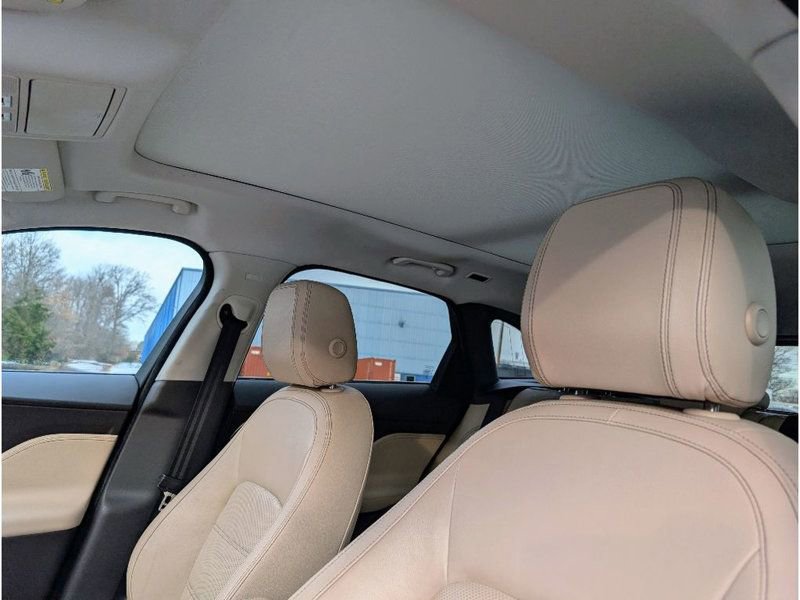 Used 2018 Jaguar F-PACE Prestige image 15