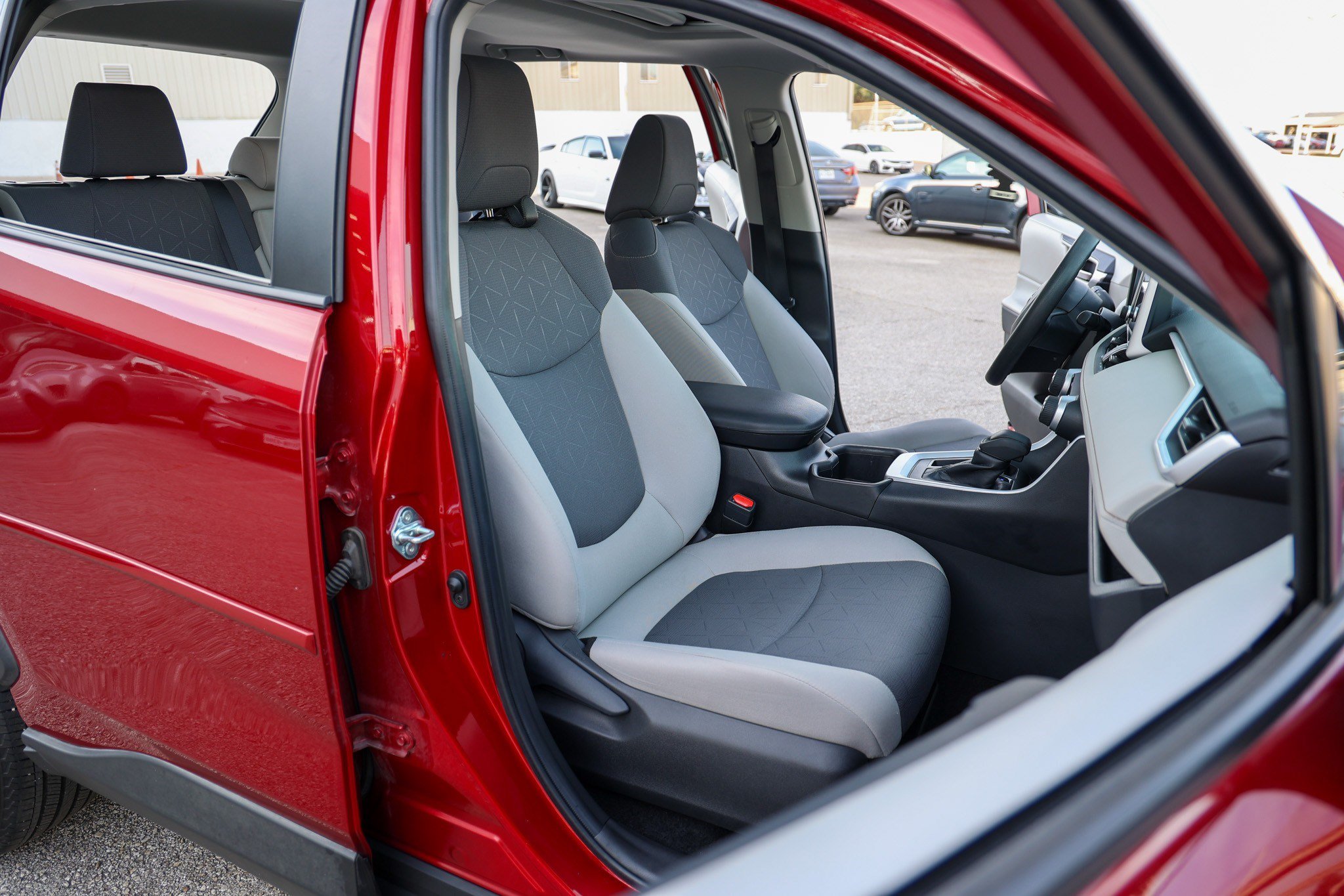 Certified 2025 Toyota RAV4 XLE w/ Convenience Package FWD image 43