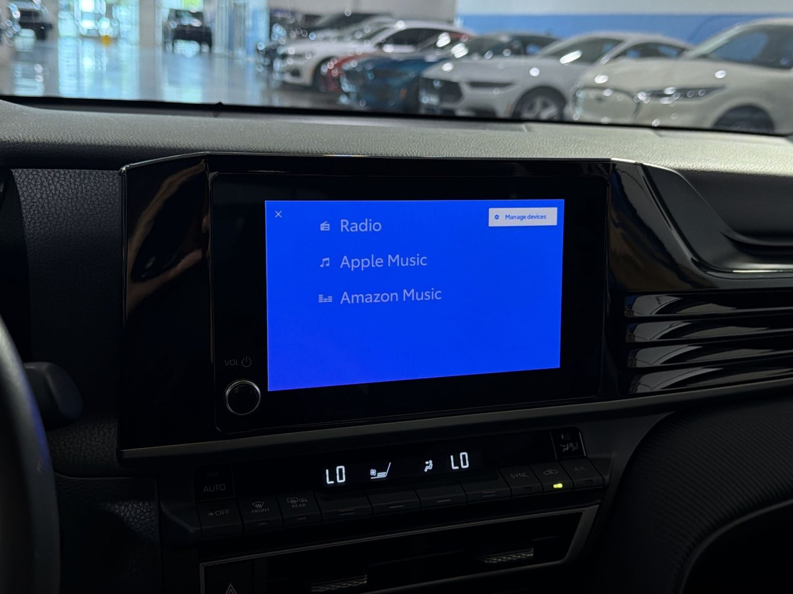 Used 2025 Toyota Camry SE FWD image 31