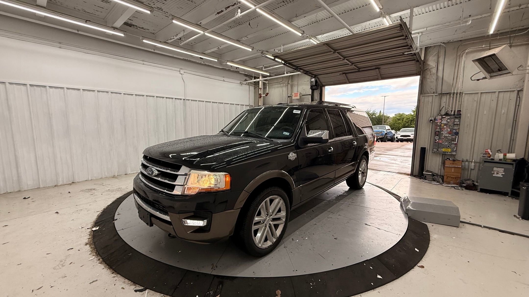 Used 2015 Ford Expedition EL King Ranch AWD/4WD image 2