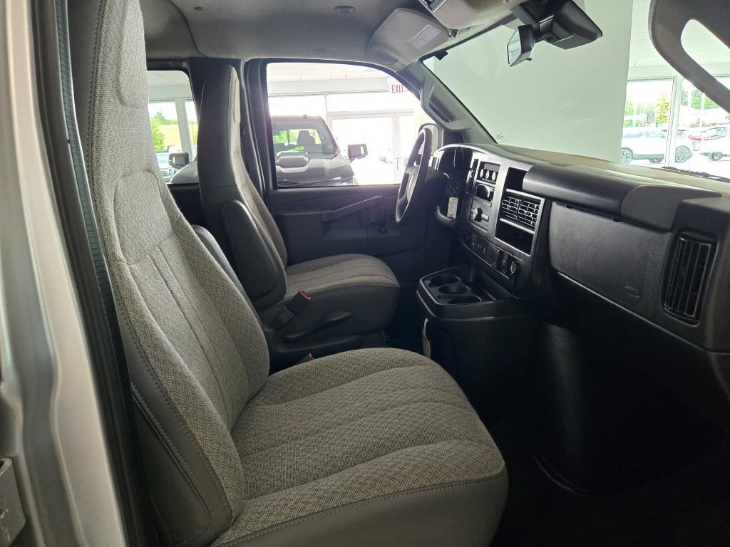 New 2026 Chevrolet Express 2500 LT w/ LT Preferred Equipment Group RWD image 6