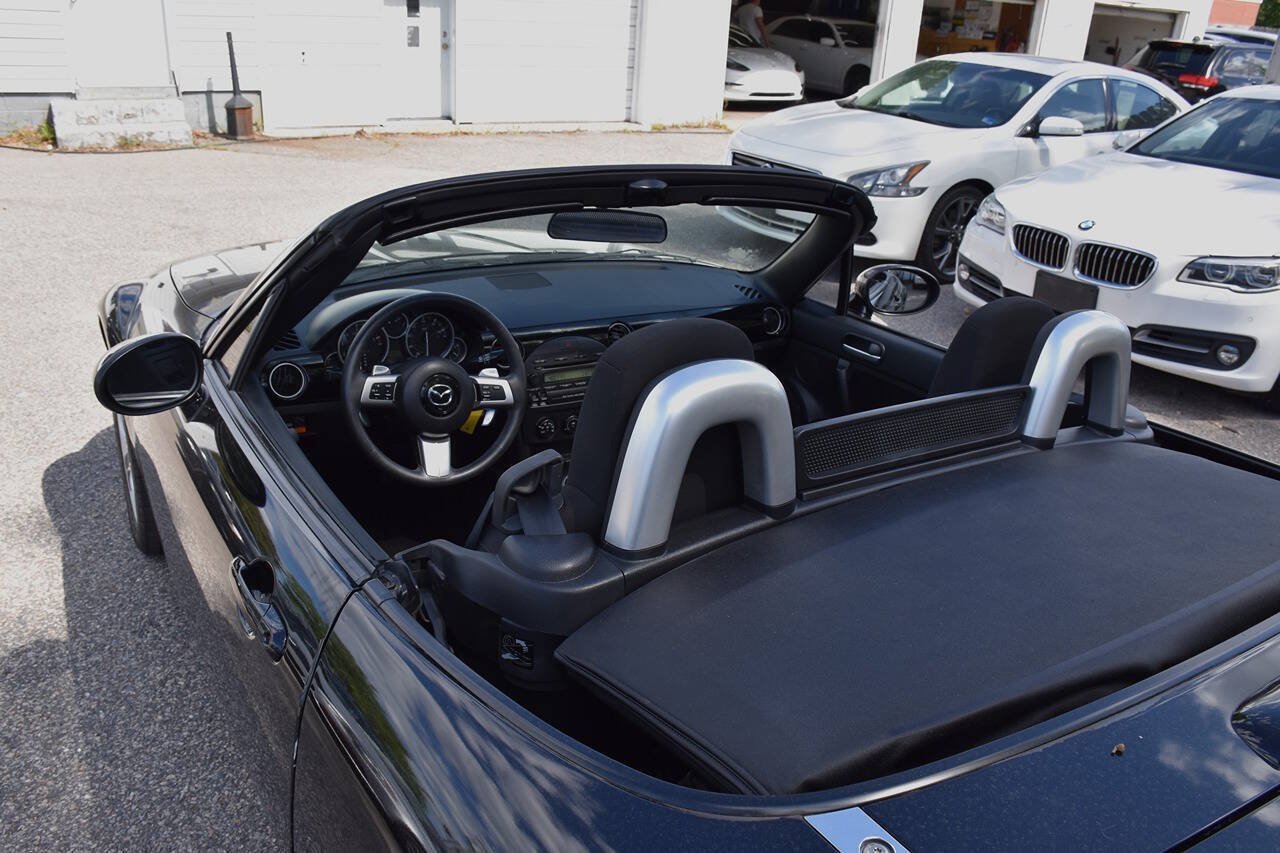 Used 2006 MAZDA MX-5 Miata Touring RWD image 25