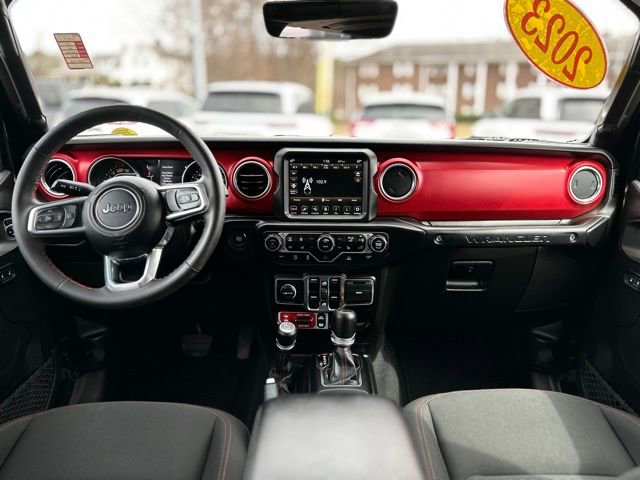 Used 2023 Jeep Wrangler Unlimited Rubicon w/ Cold Weather Group AWD/4WD image 18