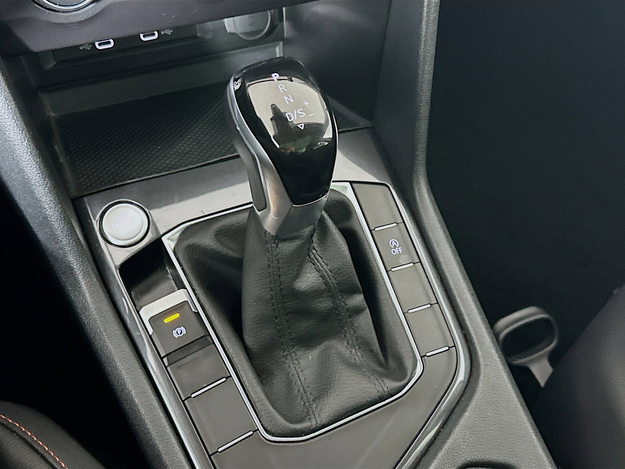 Used 2024 Volkswagen Tiguan Wolfsburg Edition image 24