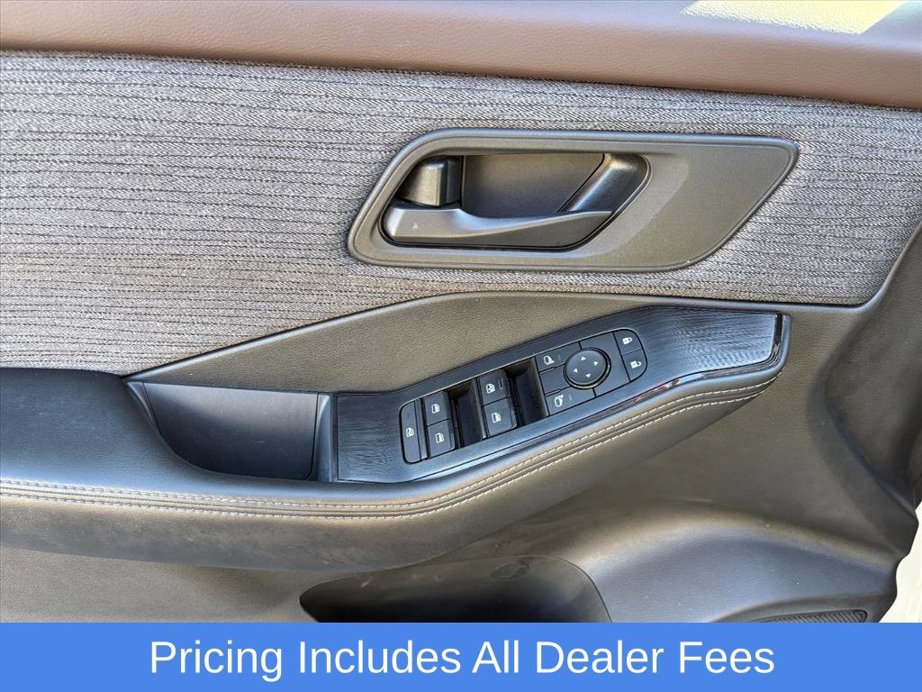 Used 2021 Nissan Rogue S AWD/4WD image 24