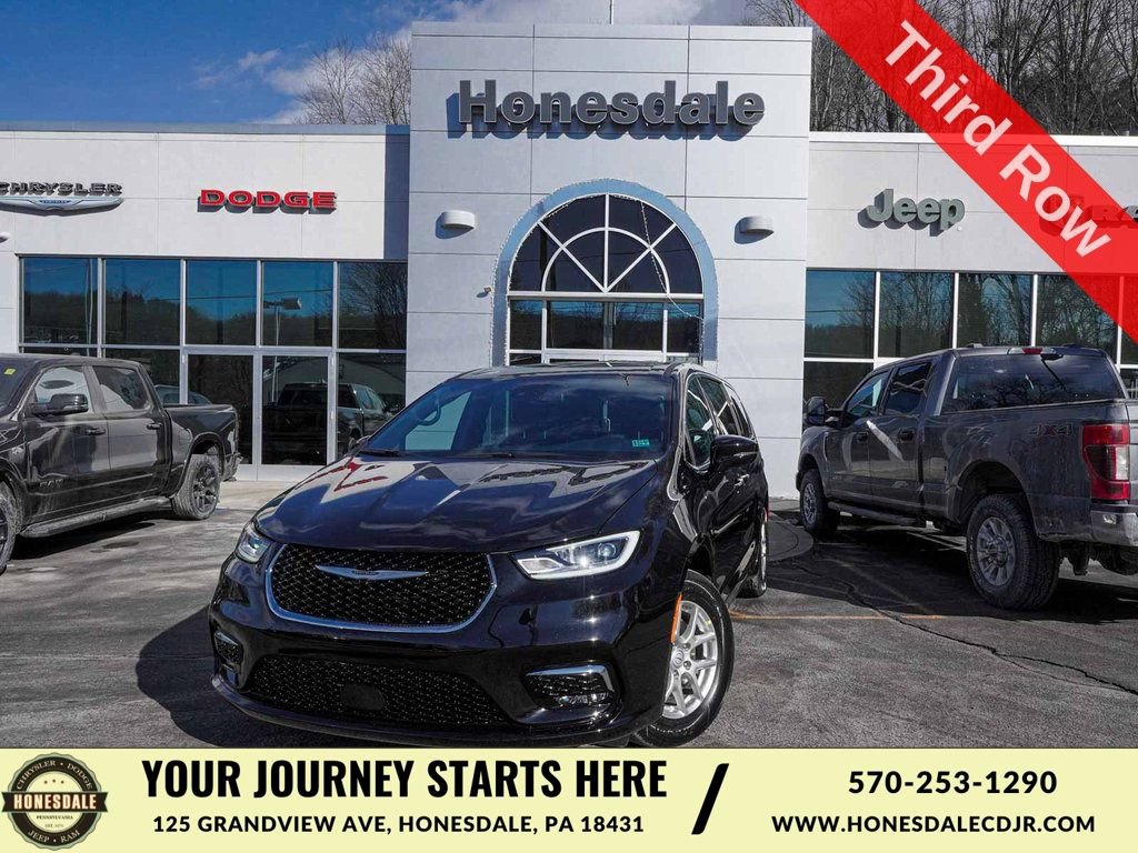 New 2026 Chrysler Pacifica Select