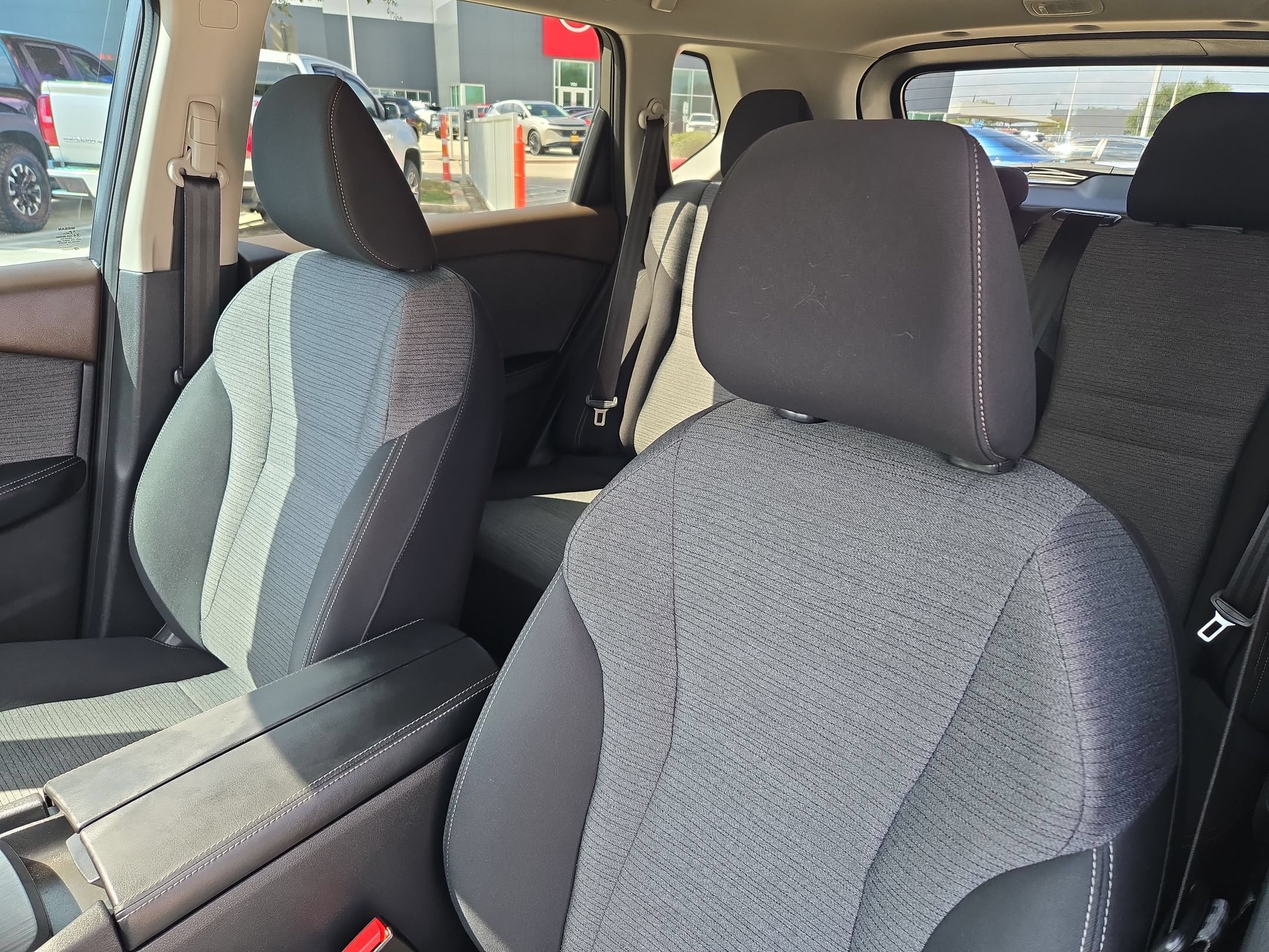 Used 2023 Nissan Rogue SV FWD image 9