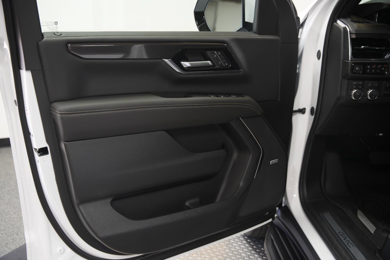 New 2026 GMC Yukon XL Elevation w/ Elevation Premium Package AWD/4WD image 26