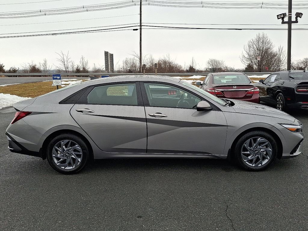 Used 2024 Hyundai Elantra SEL image 7