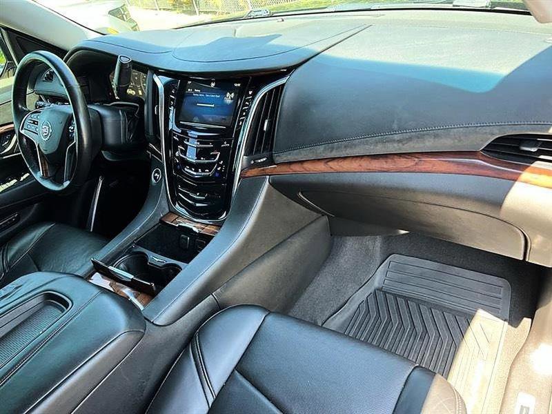 Used 2015 Cadillac Escalade Luxury RWD image 22