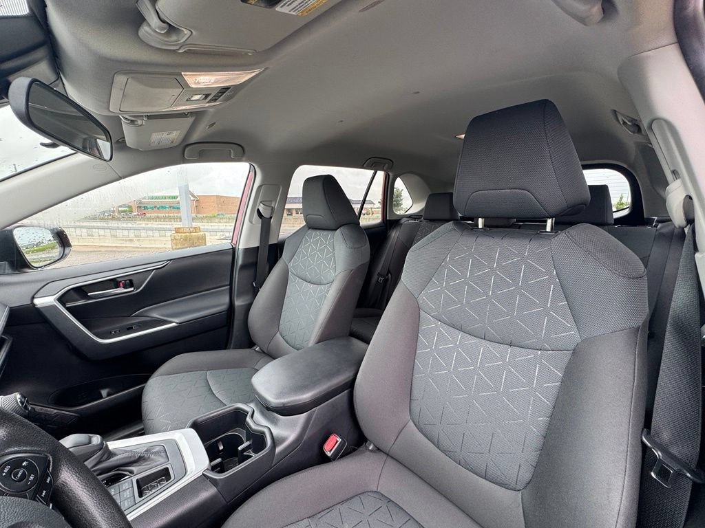 Used 2025 Toyota RAV4 XLE AWD/4WD image 24