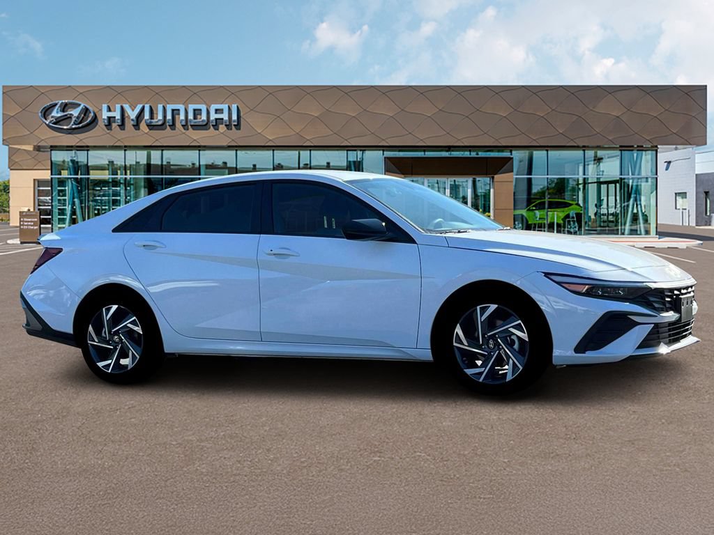 New 2025 Hyundai Elantra Sport FWD image 10