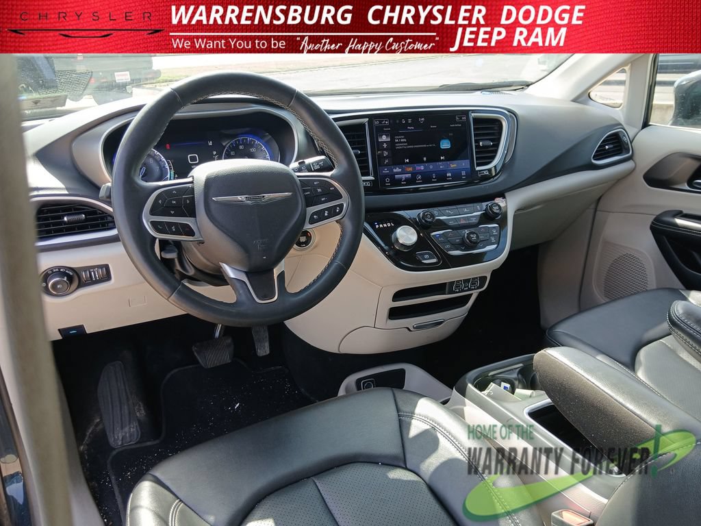 Used 2024 Chrysler Pacifica Touring-L FWD image 16