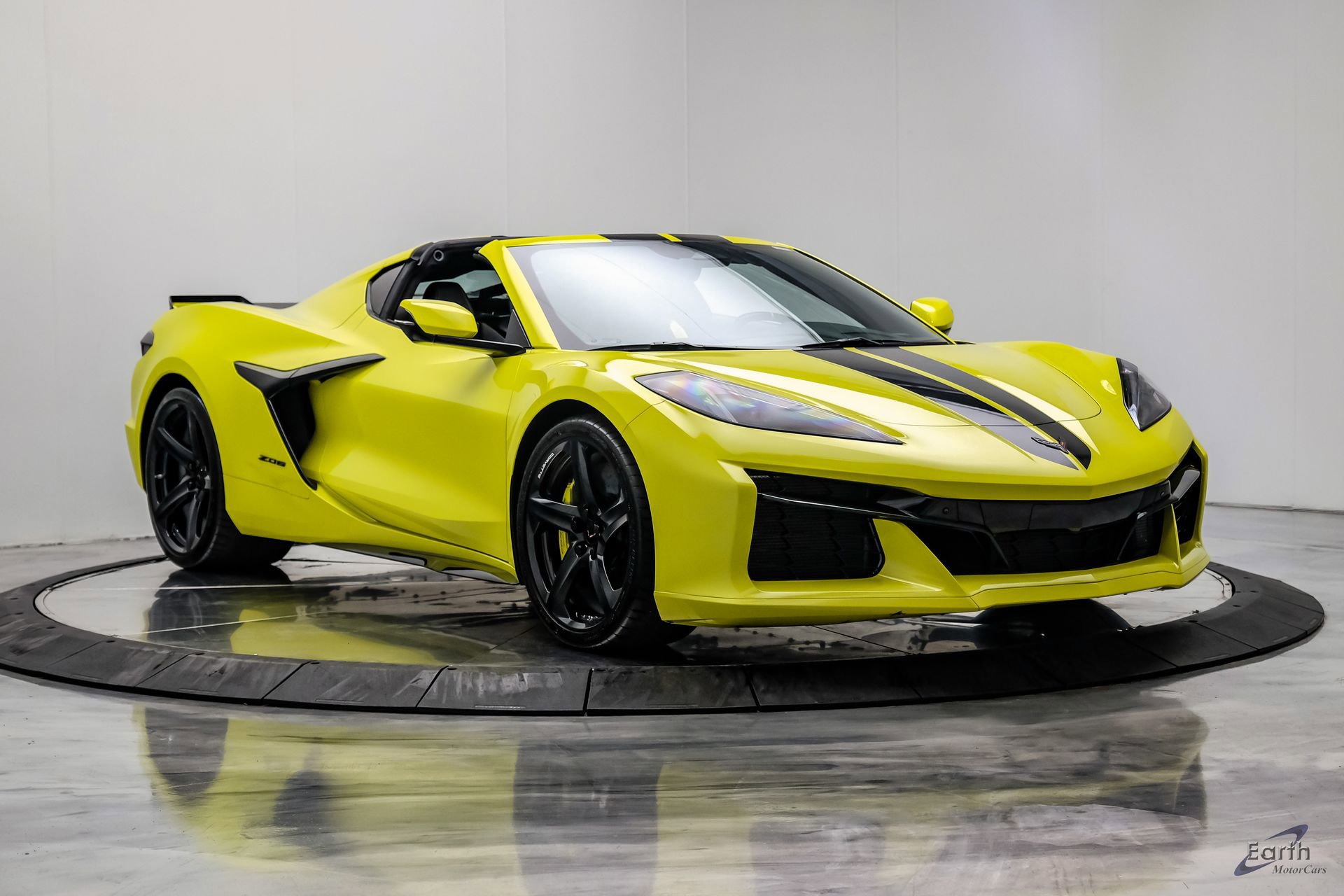 Used 2024 Chevrolet Corvette Z06 w/ Stealth Interior Trim Package RWD image 31